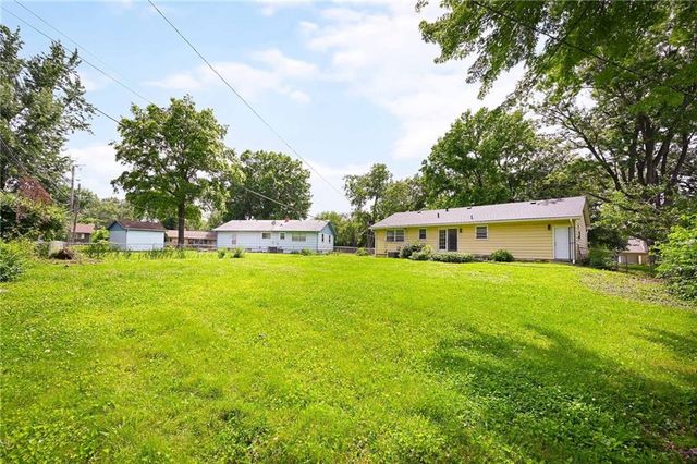 9009 Blue Ridge Boulevard, Kansas City, MO 64138