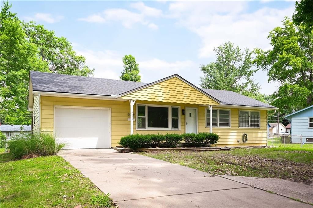 9009 Blue Ridge Boulevard, Kansas City, MO 64138