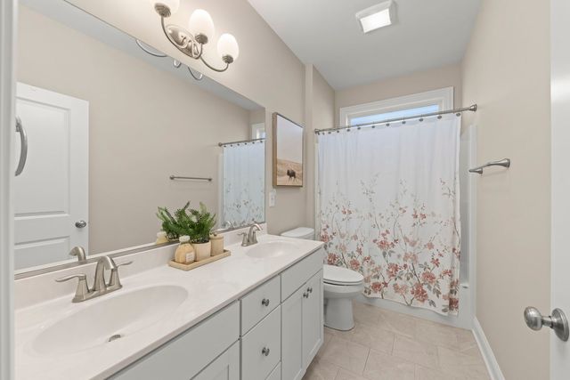 1121 Blackberry Shore Lane, Yorkville, IL 60560