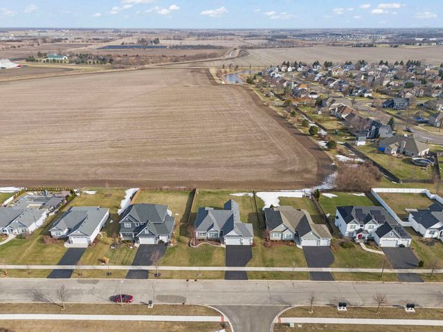 1121 Blackberry Shore Lane, Yorkville, IL 60560