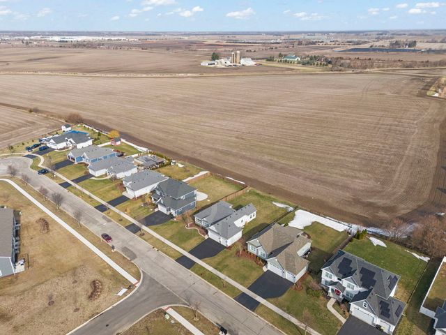 1121 Blackberry Shore Lane, Yorkville, IL 60560