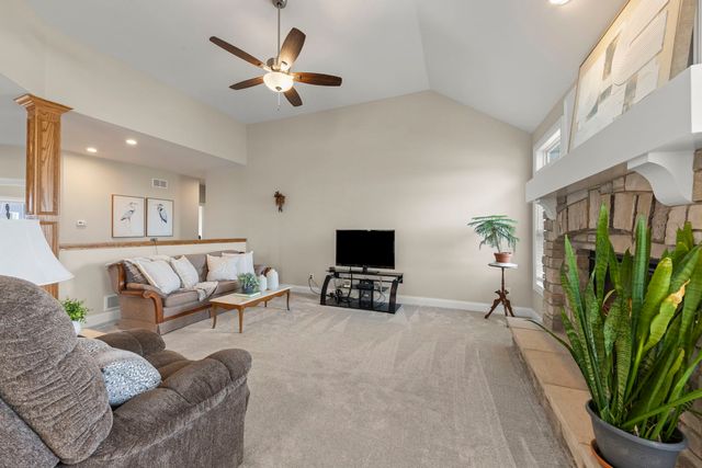 1121 Blackberry Shore Lane, Yorkville, IL 60560