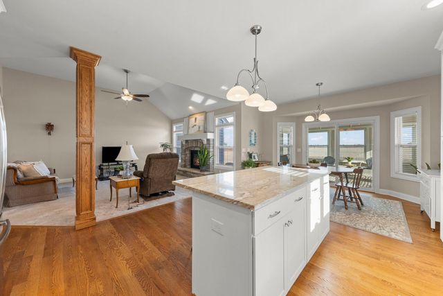 1121 Blackberry Shore Lane, Yorkville, IL 60560