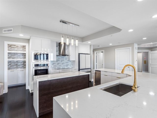 5823 BOWEN DANIEL DRIVE 1206, Tampa, FL 33616