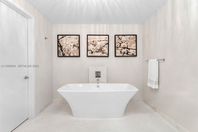 17301 Biscayne Blvd 2110, North Miami Beach, FL 33160