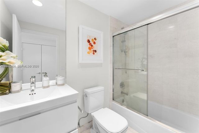 17301 Biscayne Blvd 2110, North Miami Beach, FL 33160