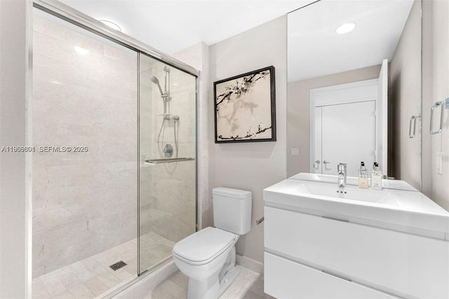 17301 Biscayne Blvd 2110, North Miami Beach, FL 33160