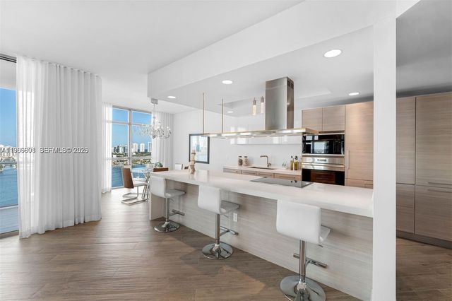 17301 Biscayne Blvd 2110, North Miami Beach, FL 33160