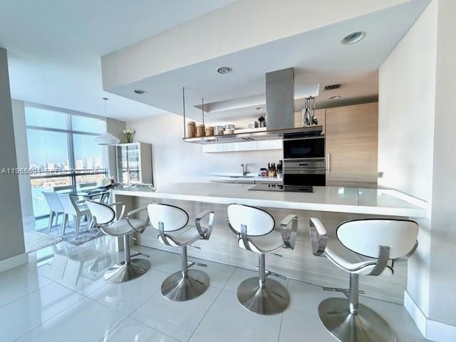 17301 Biscayne Blvd 2110, North Miami Beach, FL 33160