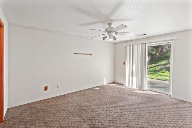 1987 Kelly Way, Grants Pass, OR 97527