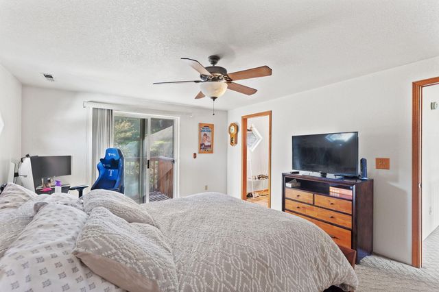 1987 Kelly Way, Grants Pass, OR 97527