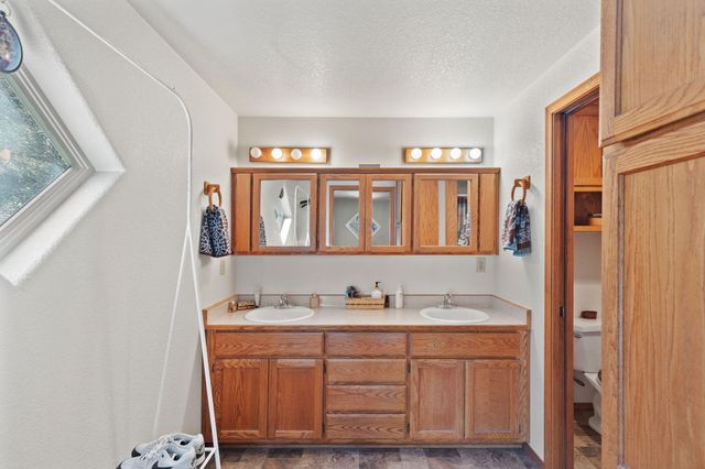 1987 Kelly Way, Grants Pass, OR 97527