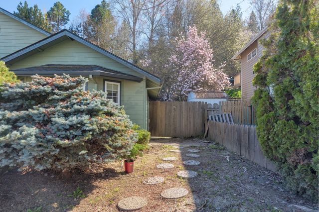 1987 Kelly Way, Grants Pass, OR 97527