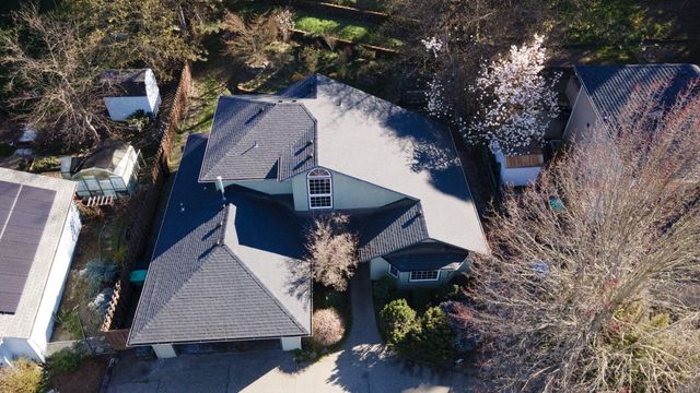 1987 Kelly Way, Grants Pass, OR 97527