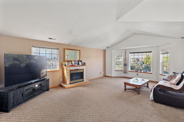 1987 Kelly Way, Grants Pass, OR 97527