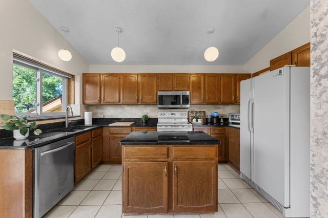 1013 Rushmore Drive, Burnsville, MN 55306