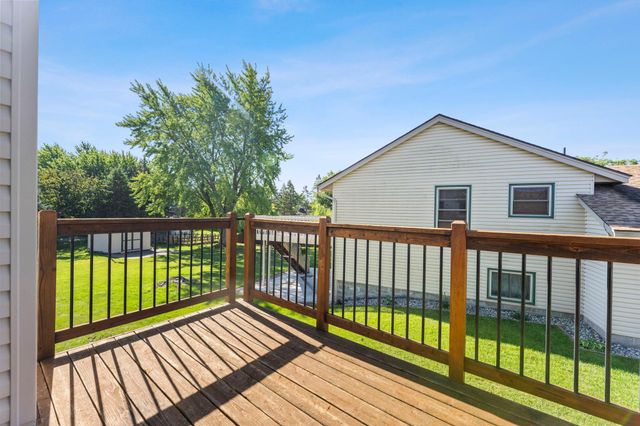 1013 Rushmore Drive, Burnsville, MN 55306