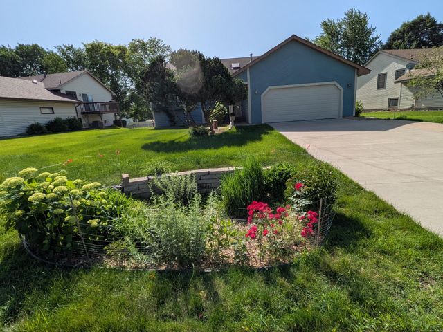 1013 Rushmore Drive, Burnsville, MN 55306
