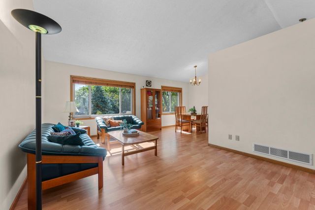 1013 Rushmore Drive, Burnsville, MN 55306