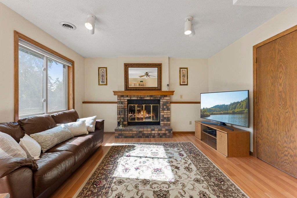 1013 Rushmore Drive, Burnsville, MN 55306 — photo 5