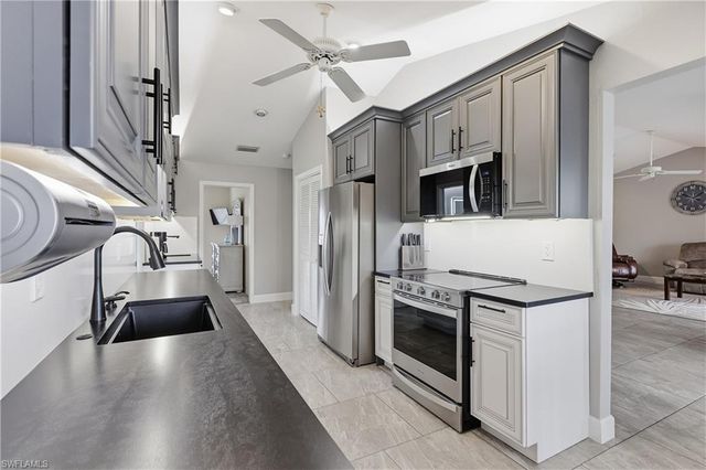 222 SW 39th TER, Cape Coral, FL 33914