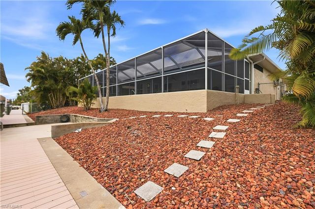 222 SW 39th TER, Cape Coral, FL 33914