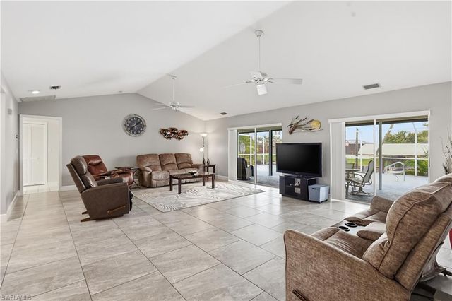 222 SW 39th TER, Cape Coral, FL 33914