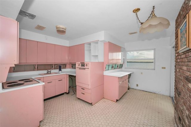 116 SHORE DRIVE PLACE, Oldsmar, FL 34677