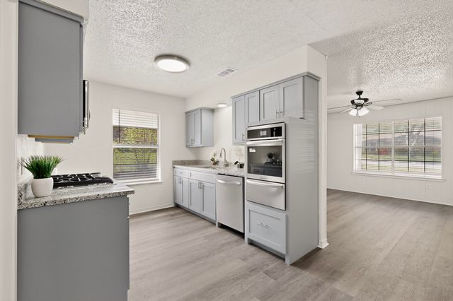 208 Gregory Drive, Desoto, TX 75115