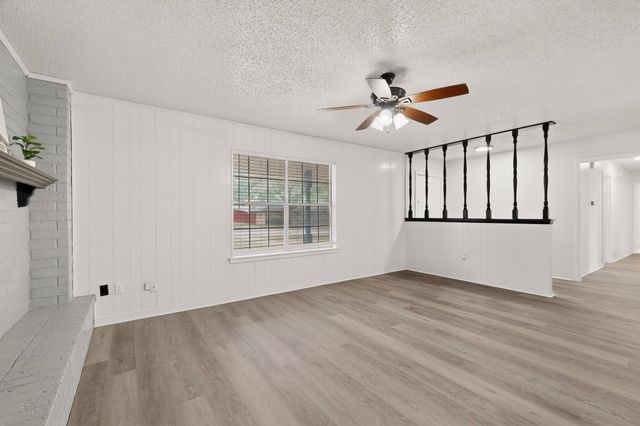 208 Gregory Drive, Desoto, TX 75115