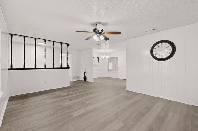 208 Gregory Drive, Desoto, TX 75115