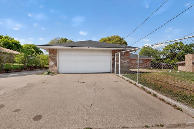 208 Gregory Drive, Desoto, TX 75115