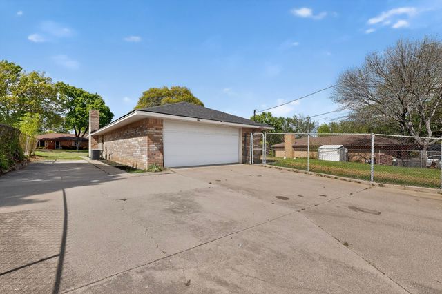 208 Gregory Drive, Desoto, TX 75115