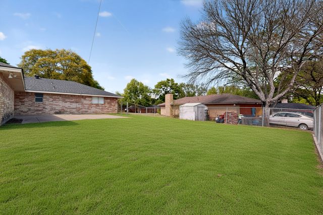 208 Gregory Drive, Desoto, TX 75115