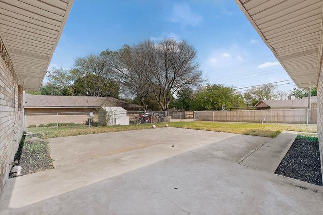 208 Gregory Drive, Desoto, TX 75115