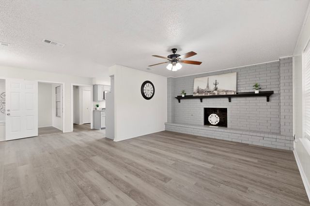 208 Gregory Drive, Desoto, TX 75115