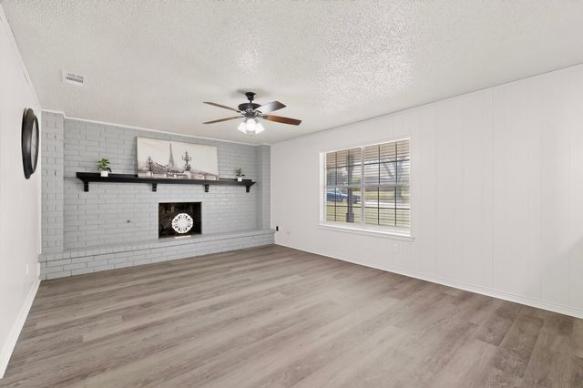 208 Gregory Drive, Desoto, TX 75115