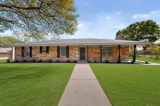208 Gregory Drive, Desoto, TX 75115