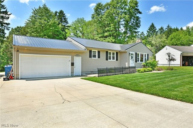 18 Orchard Drive, Poland, OH 44514