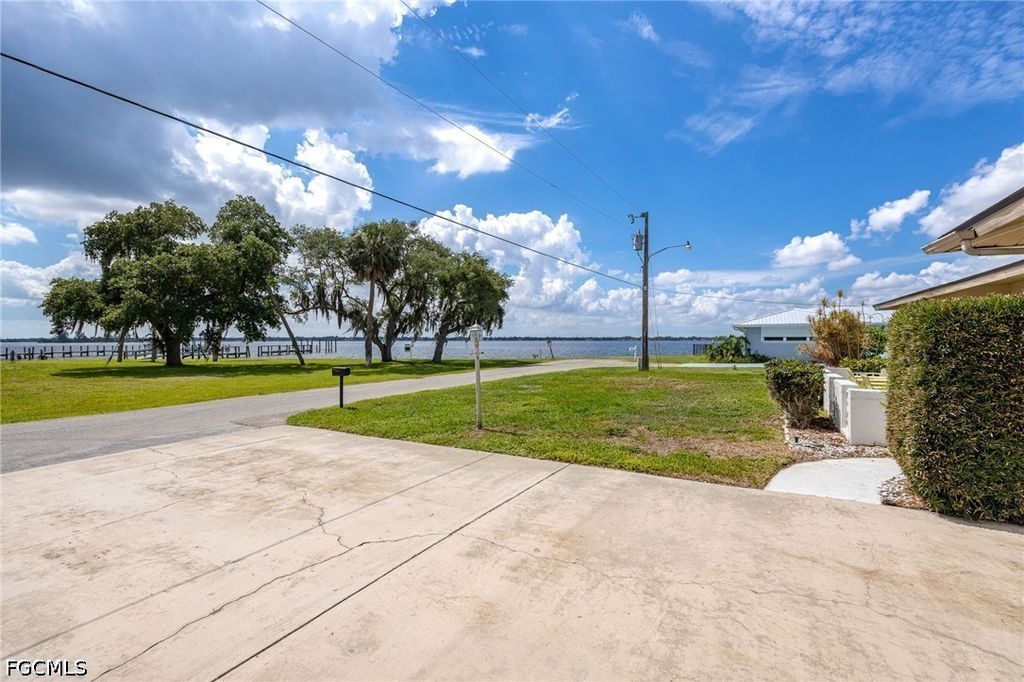 1805 Stevenson RD, North Fort Myers, FL 33917