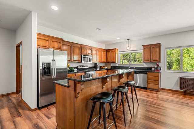 2295 W Evans Creek Road, Rogue River, OR 97537