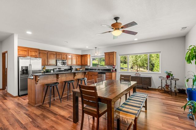 2295 W Evans Creek Road, Rogue River, OR 97537