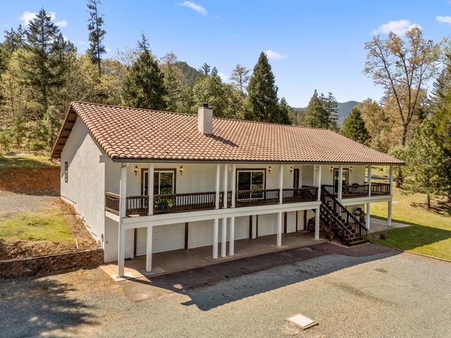 2295 W Evans Creek Road, Rogue River, OR 97537