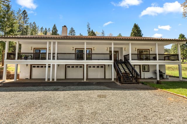 2295 W Evans Creek Road, Rogue River, OR 97537