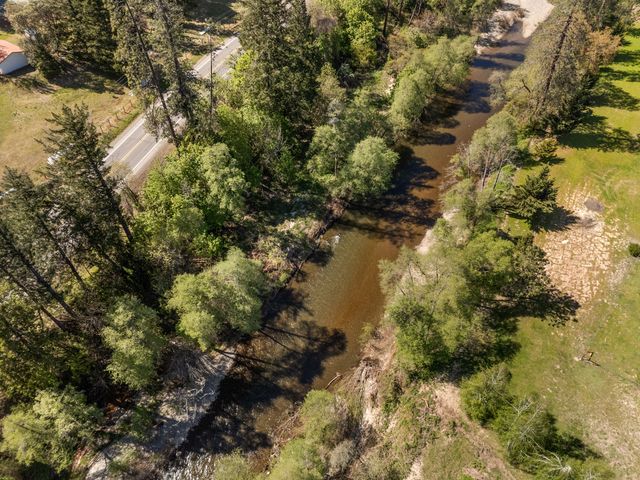 2295 W Evans Creek Road, Rogue River, OR 97537