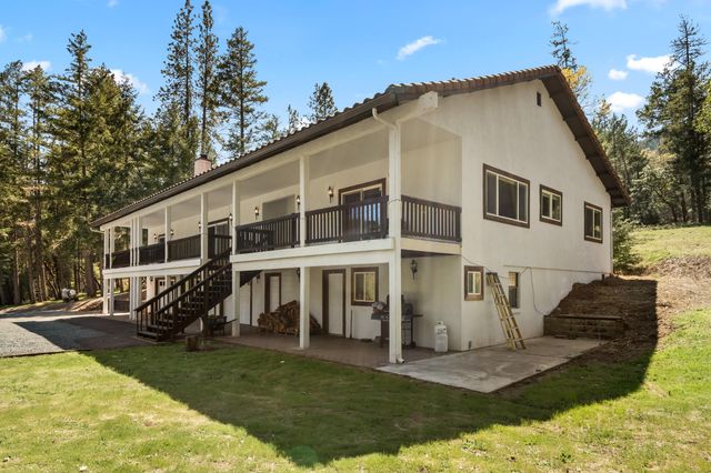 2295 W Evans Creek Road, Rogue River, OR 97537