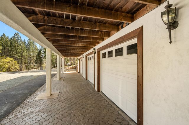 2295 W Evans Creek Road, Rogue River, OR 97537