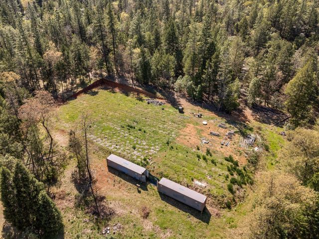 2295 W Evans Creek Road, Rogue River, OR 97537