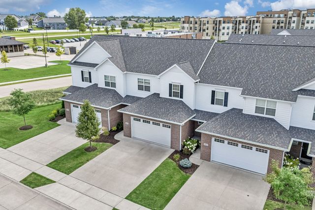4411 Slate Creek Drive, Bettendorf, IA 52722