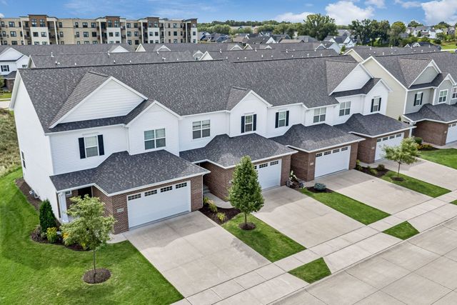 4411 Slate Creek Drive, Bettendorf, IA 52722